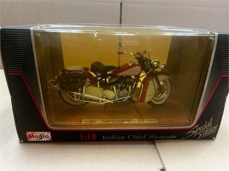 Maisto 1:10 Indian Chief Roadmaster Model